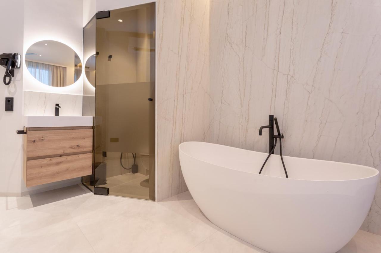 Magnificent Renovated 2Bd 2Bth Duplex With Backyard - City Centre マラガ エクステリア 写真